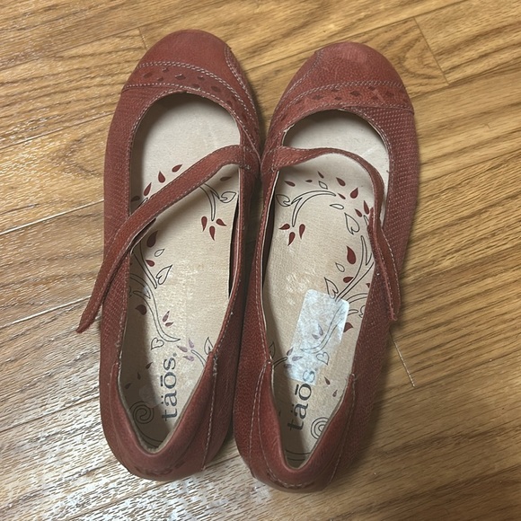 TAOS RED MARY JANE FLAT SZ 8.5 - Picture 6 of 9
